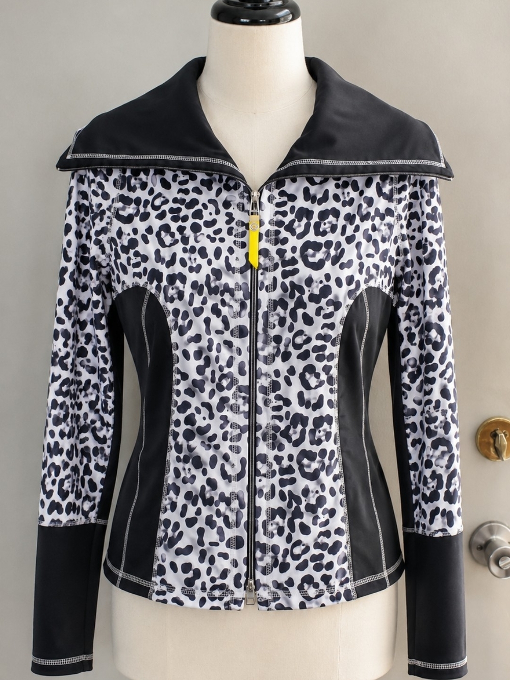 💥 Reduced Price! Joseph Ribkoff Black & White Leopard-Print Jacket. Size 12.